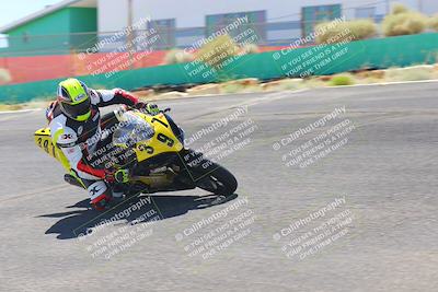 media/Jun-05-2022-WERA (Sun) [[64b01df28d]]/Race 14 B superstock expert and novice/